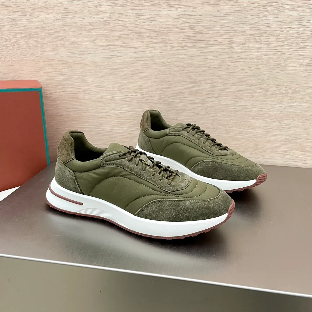 Factory price: 460💰Loro men's shoes💰iana WeekendWalk men's waterproof sports shoes! Waterproof canvas warm men's shoes, the lightest L men's shoes in history 💰jogging shoes, the upper is made of Wind microfiber with StormSystem® waterproof and windproof treatment and goatskin, which is waterproof and warm. There will be a little wrinkle on the upper, which is normal because the waterproof fabric is very soft and the exquisite carving is very challenging. Craftsmanship and lathe workmanship, the lining is made of cloth for a warmer and more comfortable fit, and the Kummel-colored rubber outsole is made of lightweight material: this structure ensures proper weight distribution during walking, improves shock absorption and rebound, enhances grip and stability, and the eyelets and upper back of the shoe are embellished with light and very comfortable shoes! Packed in the original box at the counter, multiple colors available! Size: 39-40-41-42-43-44 45 standard leather shoe size